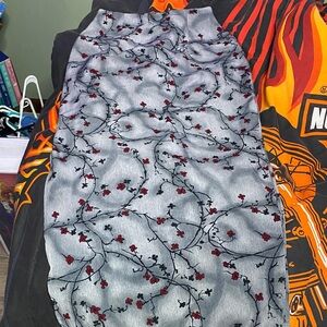 Chic Floral Midi Skirt in Gray and Red